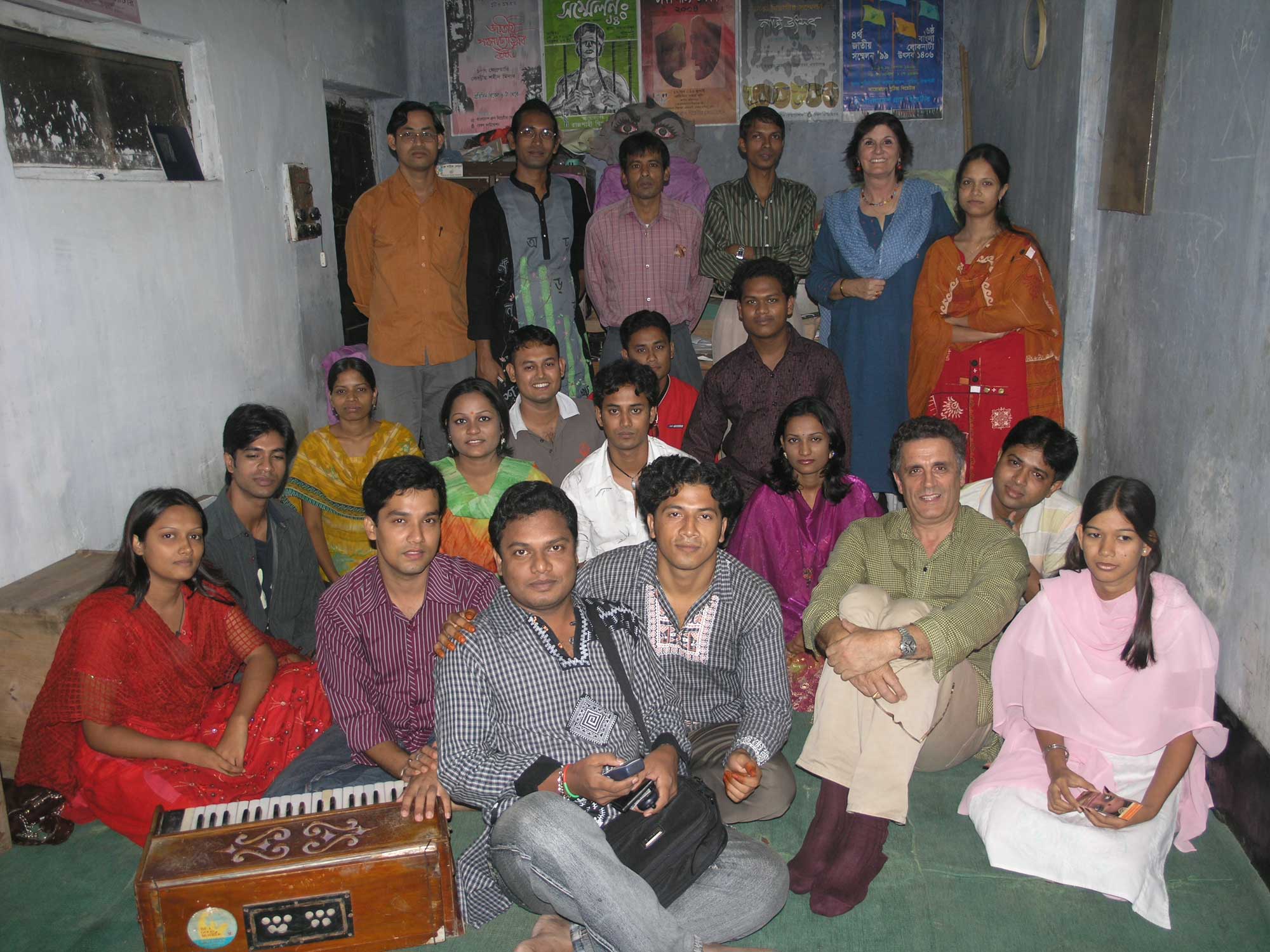 Grupo de teatro de Rakhshai, en Bagladesh -2006-